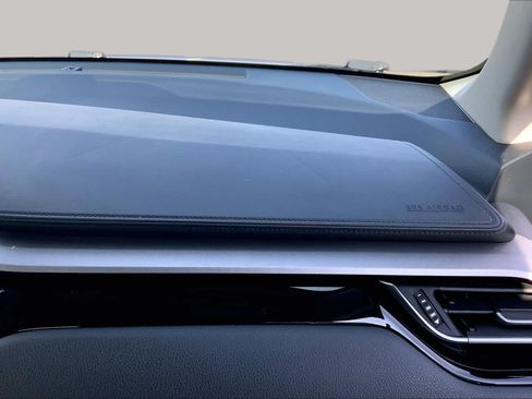 Used 2020 Toyota C-HR LE FWD image 19
