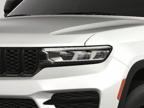 New 2025 Jeep Grand Cherokee Altitude image 13