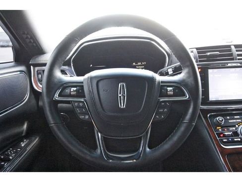 Used 2020 Lincoln Continental image 14