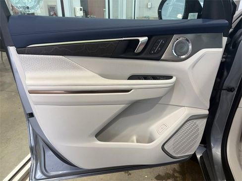 Used 2025 Buick Enclave Avenir w/ Super Cruise Package image 17