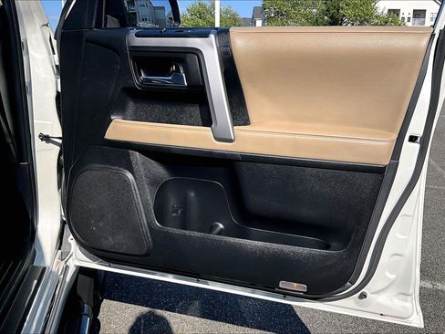 Used 2023 Toyota 4Runner Limited AWD/4WD image 23