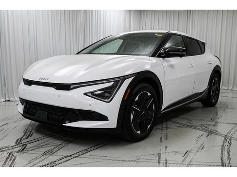 New 2026 Kia EV6 Wind RWD image 4
