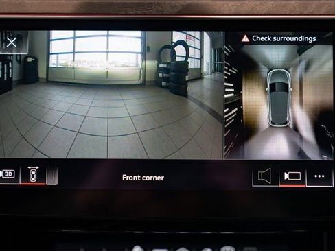 Used 2022 Audi e-tron S Prestige image 32