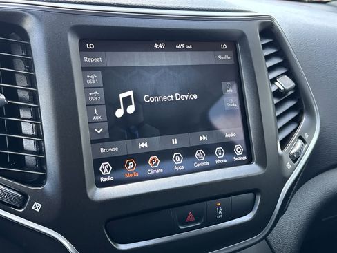 Used 2022 Jeep Cherokee Trailhawk w/ Comfort/Convenience Group AWD/4WD image 18