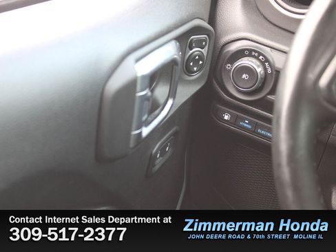 Used 2023 Jeep Wrangler Unlimited w/ Cold Weather Group image 13