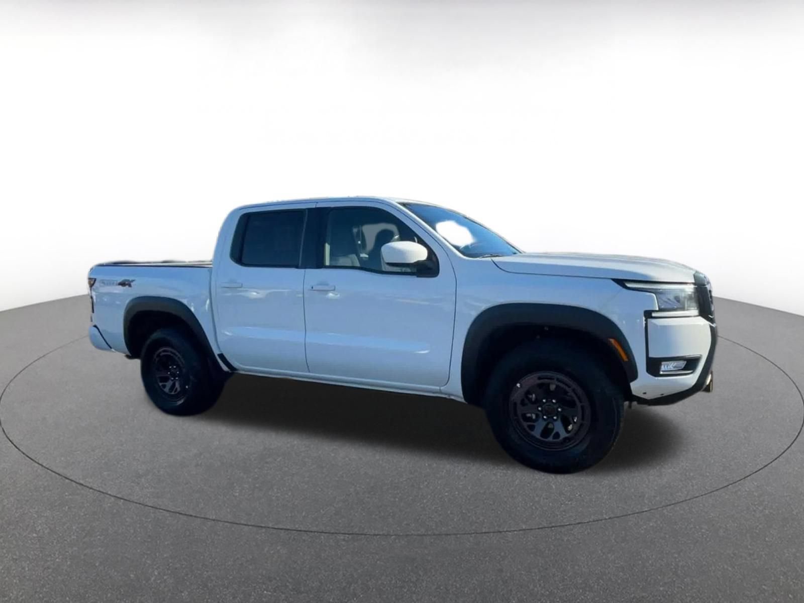 Used 2026 Nissan Frontier PRO-4X AWD/4WD image 2