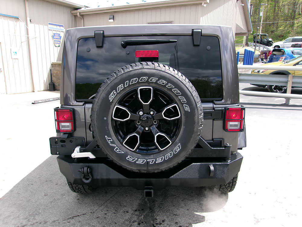 Used 2017 Jeep Wrangler Unlimited Sahara AWD/4WD image 6