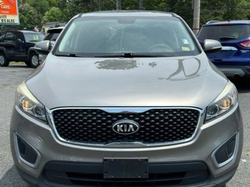 Used 2017 Kia Sorento L image 6