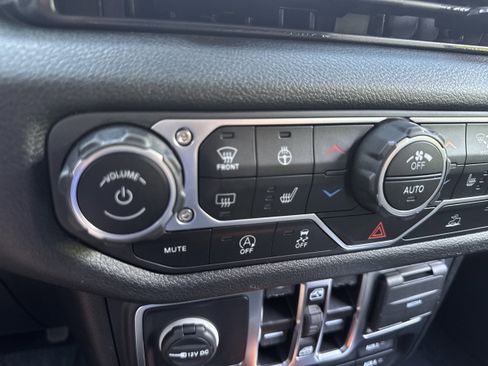 Used 2024 Jeep Wrangler Unlimited Sport AWD/4WD image 19