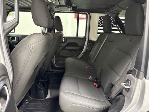 Used 2020 Jeep Wrangler Unlimited Sahara image 16