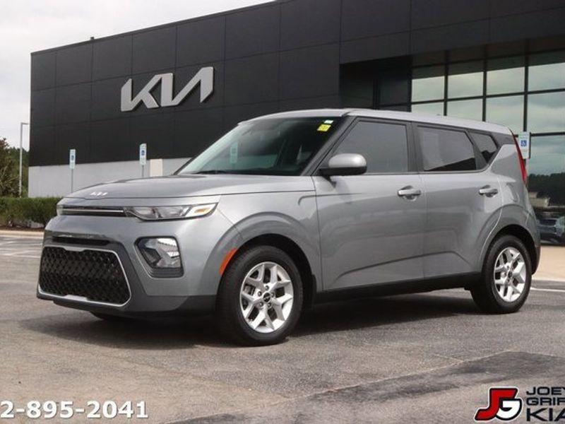 Certified 2022 Kia Soul LX w/ Technology Package image 1