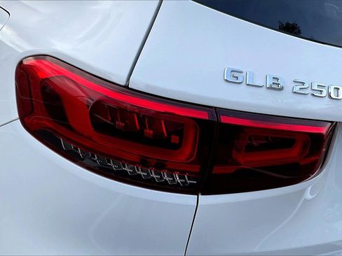 Used 2021 Mercedes-Benz GLB 250 4MATIC image 22