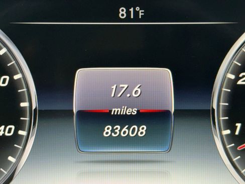 Used 2015 Mercedes-Benz S 550 Sedan w/ Sport Package w/ Sport Package image 23