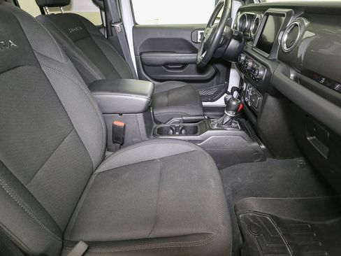 Used 2022 Jeep Wrangler Unlimited Sahara w/ LED Lighting Group AWD/4WD image 19