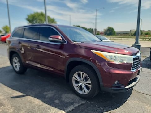 Used 2016 Toyota Highlander Plus AWD/4WD image 1