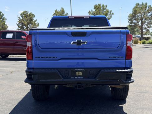 Used 2024 Chevrolet Silverado 1500 Custom Trail Boss w/ Turbomax Blackout Package AWD/4WD image 5