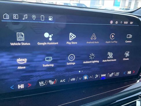 Used 2024 Chevrolet Traverse RS image 32