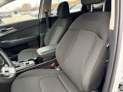 Used 2025 Kia Sportage LX image 34