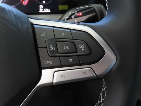 New 2025 Volkswagen Tiguan SE image 16