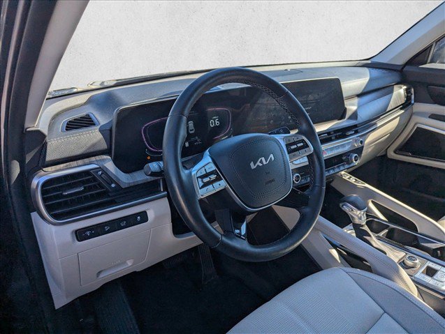 Used 2024 Kia Telluride EX w/ EX Captain's Chair Package AWD/4WD image 12