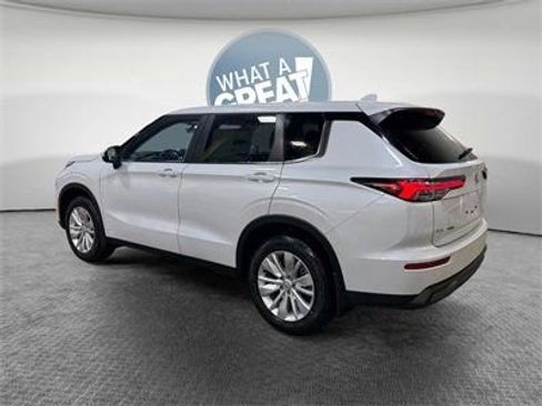 New 2026 Mitsubishi Outlander ES image 6