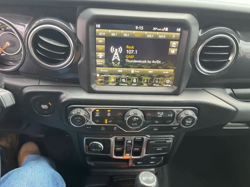 Used 2023 Jeep Wrangler Unlimited Sahara image 8