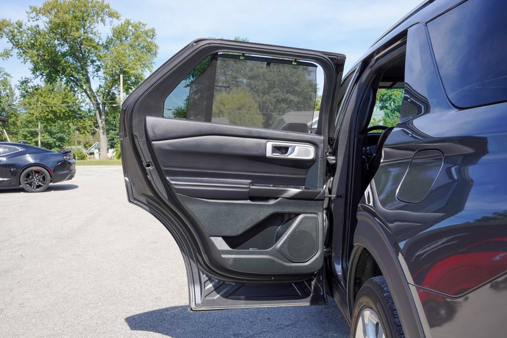 Used 2020 Ford Explorer Platinum w/ Premium Technology Package AWD/4WD image 31