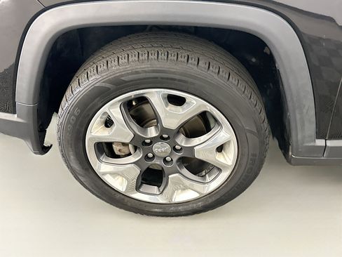 Used 2018 Jeep Compass Limited AWD/4WD image 11