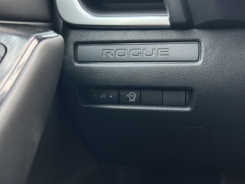 Used 2026 Nissan Rogue S FWD image 26