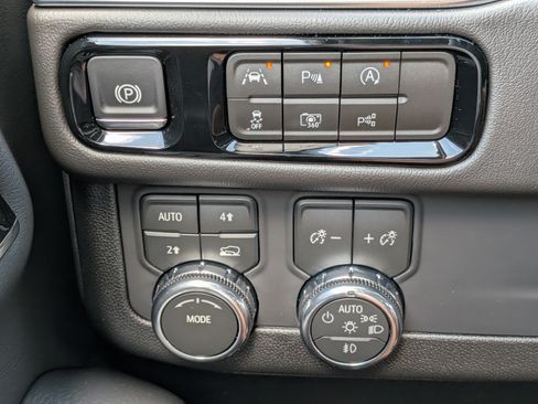 New 2026 GMC Yukon XL Denali AWD/4WD image 25
