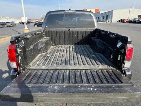 Used 2022 Toyota Tacoma Limited image 10