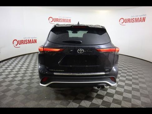 Used 2022 Toyota Highlander XSE FWD image 8