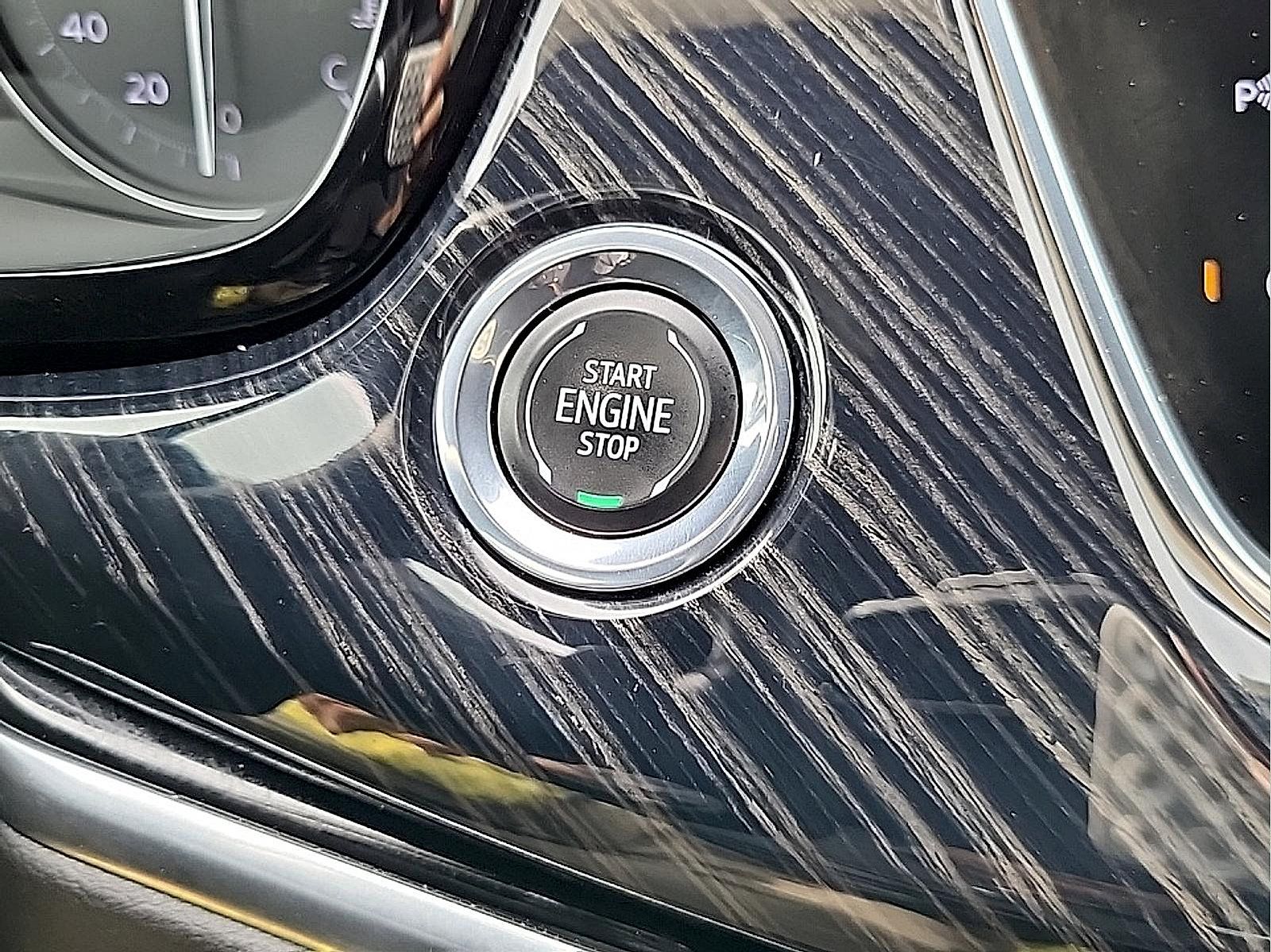 Certified 2024 Cadillac XT6 Premium Luxury w/ Technology Package AWD/4WD image 28