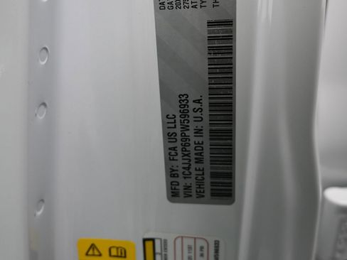 Used 2023 Jeep Wrangler Sahara w/ Cold Weather Group image 17