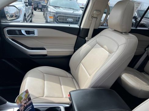Certified 2023 Ford Explorer XLT w/ Equipment Group 202A AWD/4WD image 9