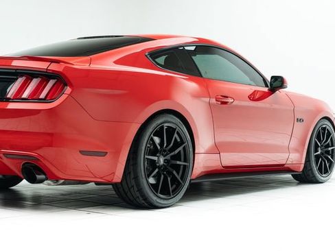 Used 2017 Ford Mustang GT RWD image 13