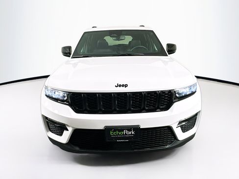 Used 2024 Jeep Grand Cherokee Limited w/ Black Appearance Package image 2