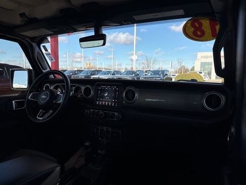 Used 2018 Jeep Wrangler Unlimited Sahara image 28