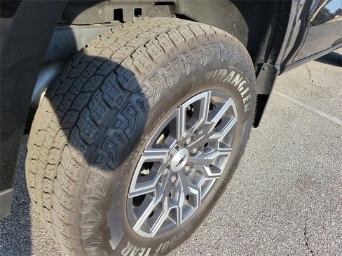 Used 2024 Chevrolet Colorado Z71 w/ Z71 Convenience Package 2 image 6