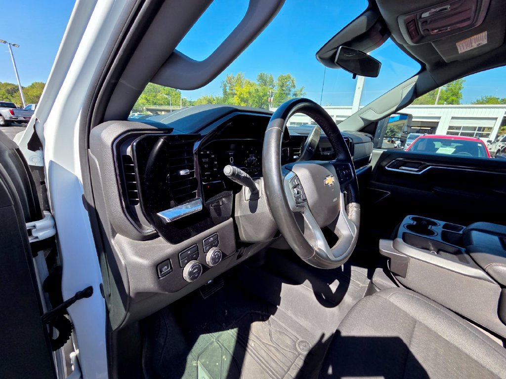 Used 2025 Chevrolet Silverado 3500 LT w/ Convenience Package AWD/4WD image 15