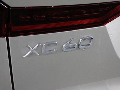 New 2026 Volvo XC60 T8 Ultra w/ Protection Package Premier AWD/4WD image 16
