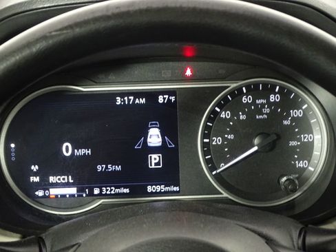 Used 2022 Nissan Versa SV w/ Trunk Package image 23