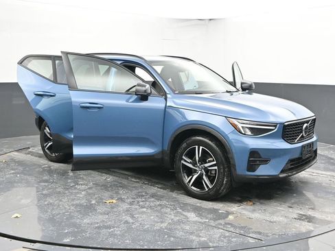 Used 2024 Volvo XC40 B5 Core image 48