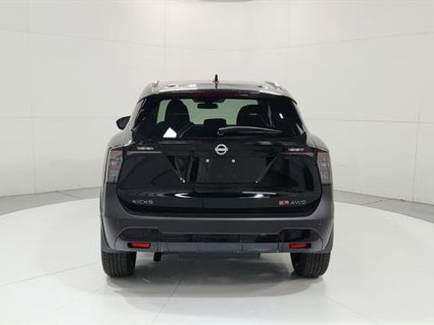 Used 2025 Nissan Kicks SR AWD/4WD image 7