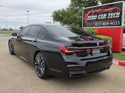 Used 2021 BMW 740i w/ M Sport Package image 3