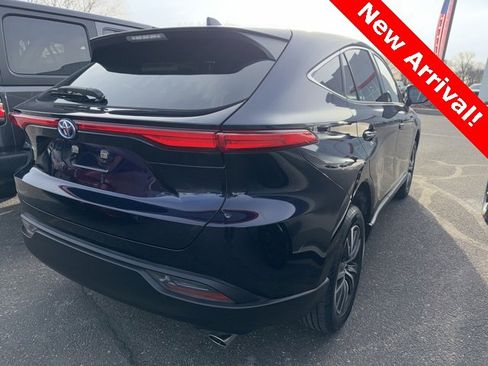 Certified 2023 Toyota Venza LE image 3