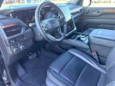 Used 2025 GMC Yukon Denali image 11