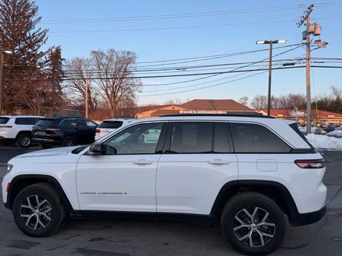 Certified 2025 Jeep Grand Cherokee Limited w/ Luxury Tech Group II image 8