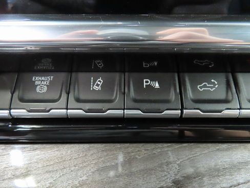 Used 2024 Chevrolet Silverado 2500 LTZ w/ LTZ Plus Package image 67