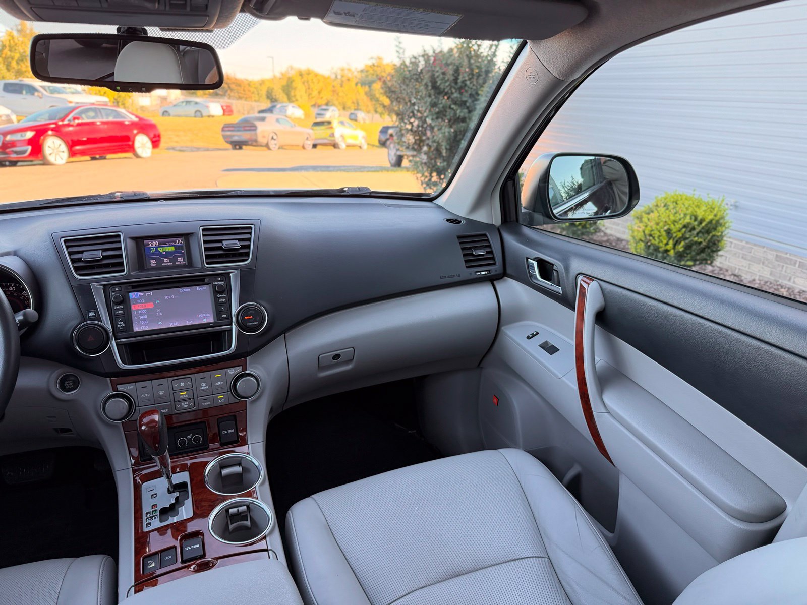 Used 2013 Toyota Highlander Limited AWD/4WD image 29